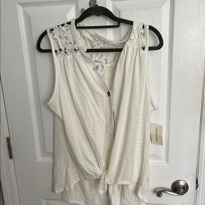 Sleeveless New York Laundry tie up shirt